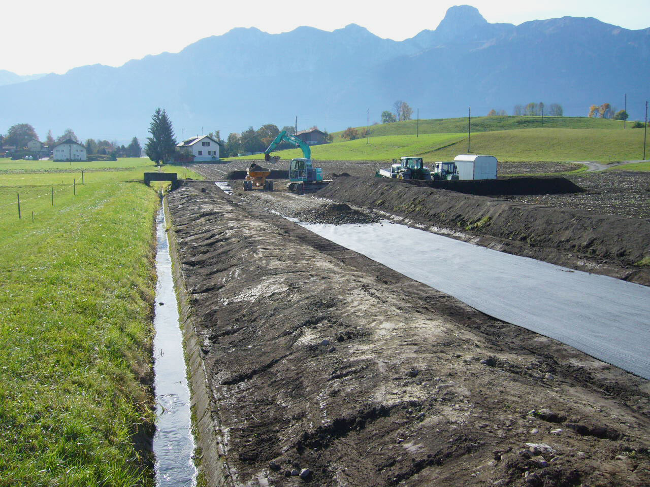 Bau Hochwasserschutz für Bach